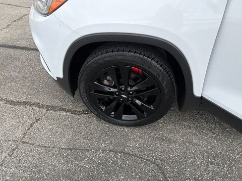 Used 2020 Chevrolet Trax LT w/ Sun & Sound Package FWD image 28