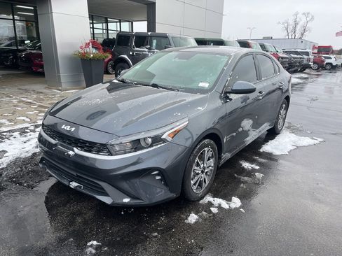 Certified 2023 Kia Forte LXS image 1