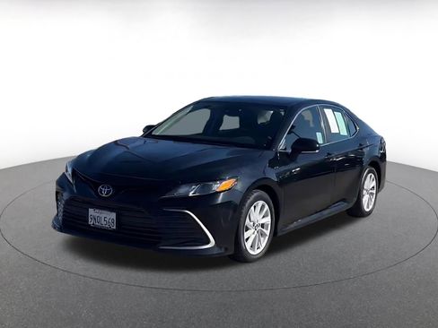 Used 2023 Toyota Camry LE image 4