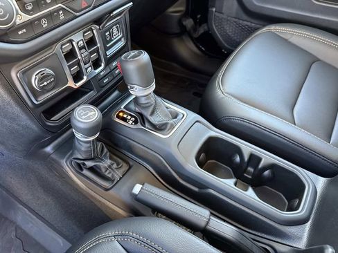 New 2025 Jeep Gladiator Sport image 19