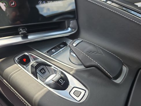 Used 2021 Chevrolet Corvette Stingray Premium Conv w/ Z51 Performance Package image 28