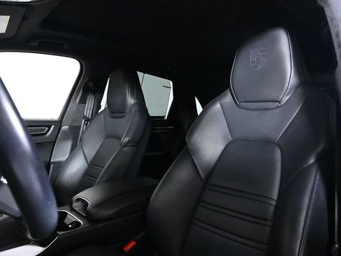 Certified 2022 Porsche Cayenne Turbo S AWD/4WD image 5