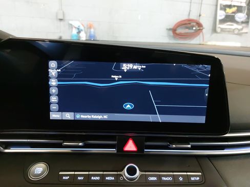Certified 2024 Hyundai Elantra SEL FWD image 23