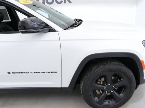 Used 2023 GMC Terrain SLT w/ Elevation Edition image 90