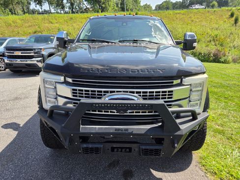 Used 2017 Ford F450 Platinum w/ Platinum Ultimate Package AWD/4WD image 2