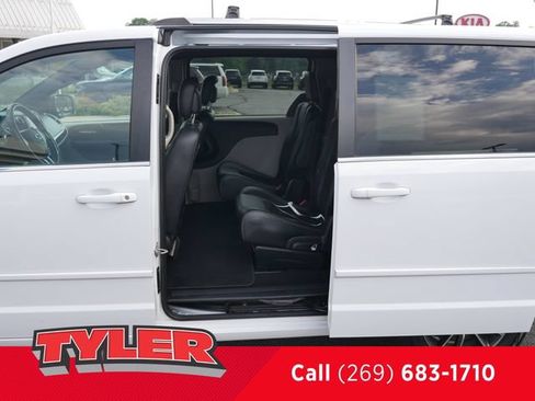 Used 2017 Dodge Grand Caravan SXT FWD image 20
