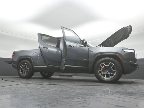 Used 2022 Rivian R1T Adventure image 48