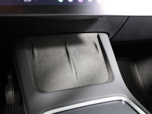 Used 2023 Tesla Model Y Long Range image 17