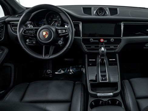 Certified 2026 Porsche Macan Turbo image 13