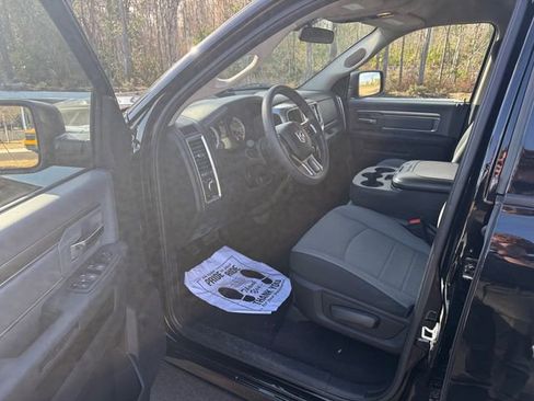 Used 2024 RAM 1500 Classic SLT image 3
