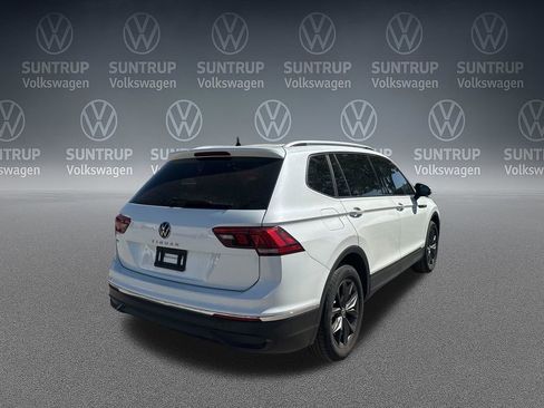 Used 2023 Volkswagen Tiguan SE w/ Panoramic Sunroof Package FWD image 38