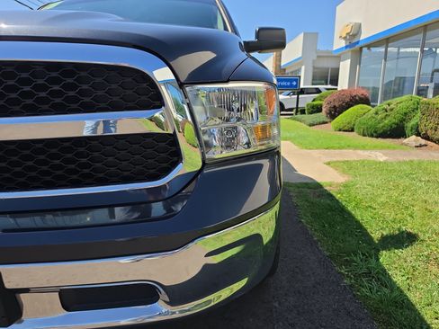 Used 2019 RAM 1500 Classic SLT AWD/4WD image 10