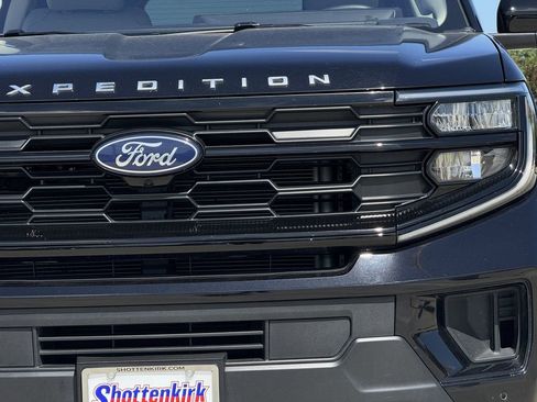Used 2025 Ford Expedition Max Active RWD image 8