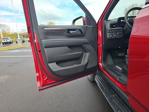 New 2026 Chevrolet Suburban LS image 15