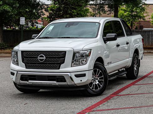 Used 2024 Nissan Titan SV w/ SV Convenience Package RWD image 1