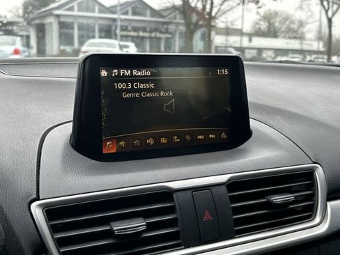 Used 2018 MAZDA MAZDA3 Touring image 13