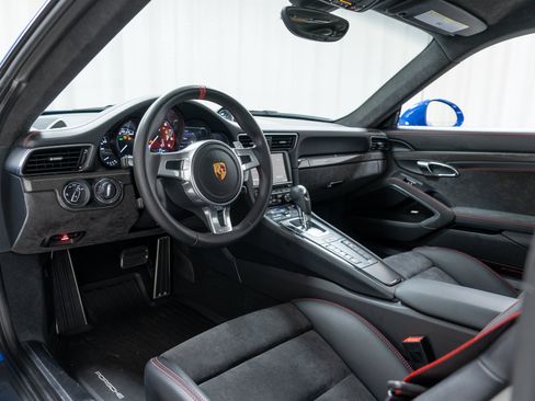 Certified 2016 Porsche 911 Carrera GTS RWD image 4