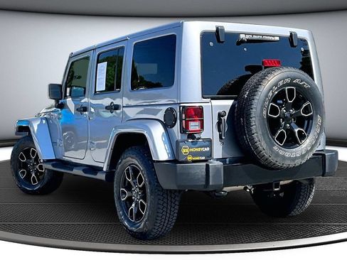 Used 2017 Jeep Wrangler Unlimited Sahara AWD/4WD image 4