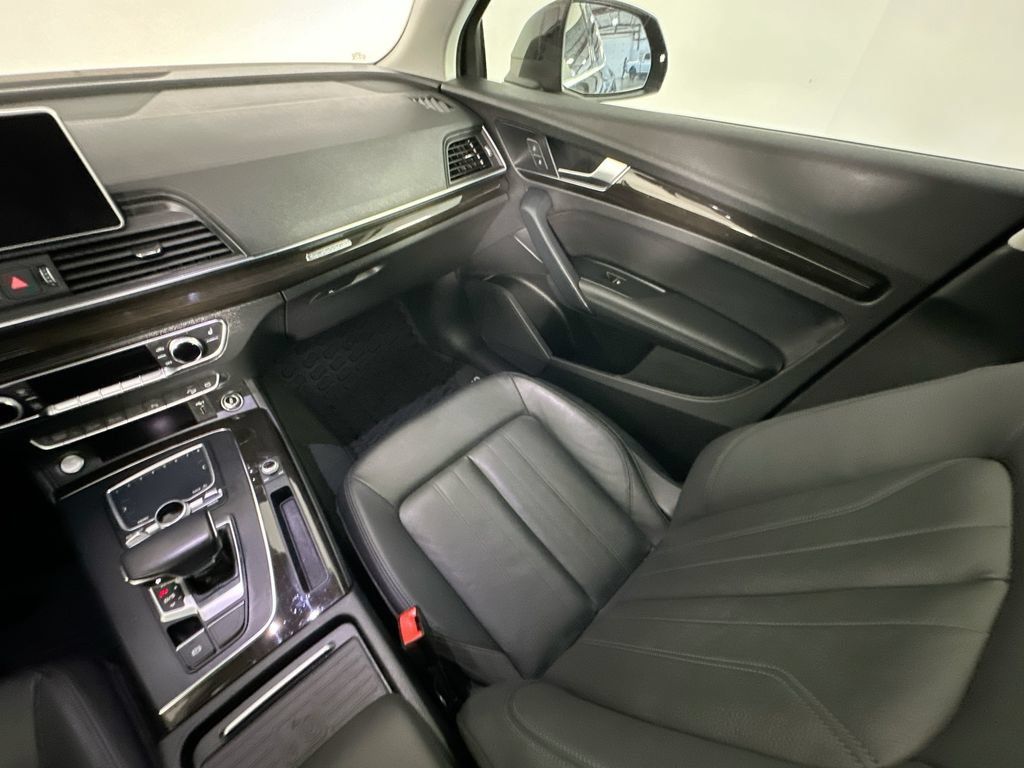 Used 2019 Audi Q5 2.0T Premium Plus w/ Premium Plus Package AWD/4WD image 11