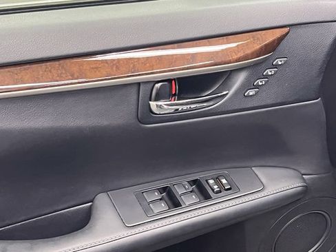 Used 2015 Lexus ES 350 w/ Luxury Package FWD image 10