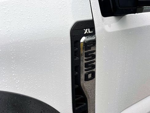 Used 2023 Ford F550 2WD Regular Cab Super Duty image 6
