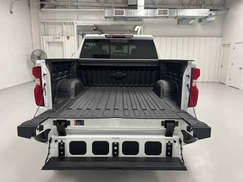 New 2026 Chevrolet Silverado 1500 LTZ w/ LTZ Premium Package AWD/4WD image 18