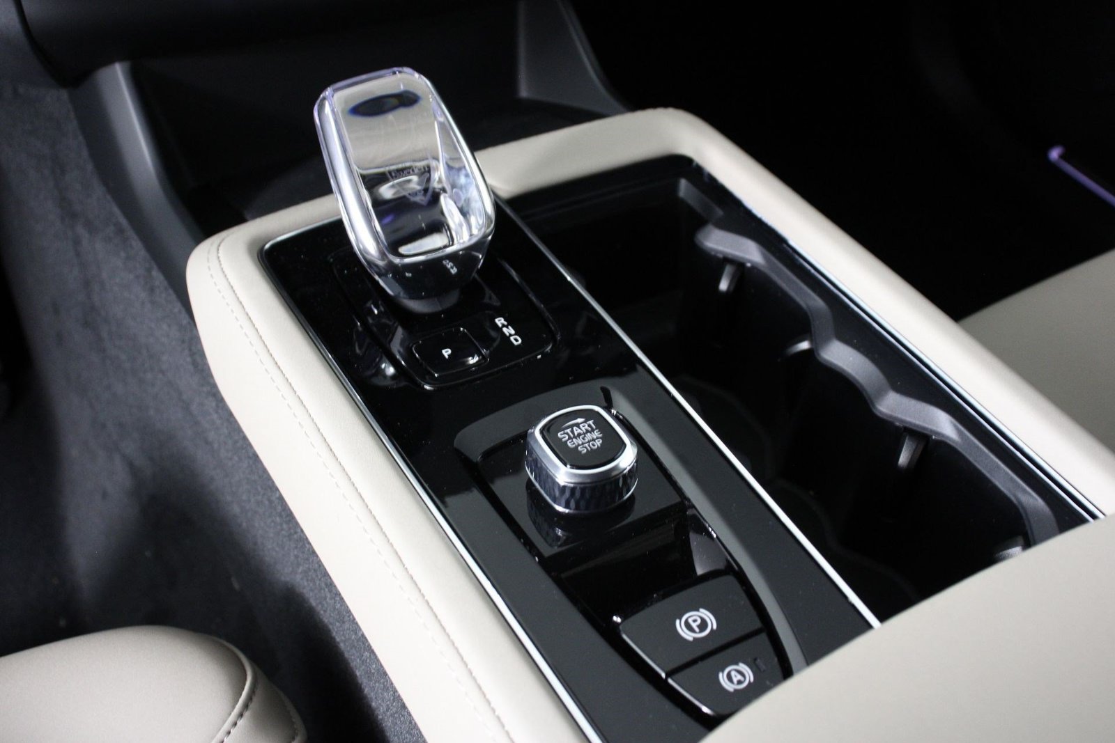 New 2026 Volvo XC90 T8 Plus w/ Protection Package Premier AWD/4WD image 7
