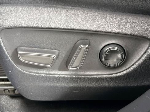 Used 2022 Toyota Highlander Platinum FWD image 30