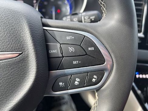 Certified 2023 Chrysler Pacifica Touring-L image 22