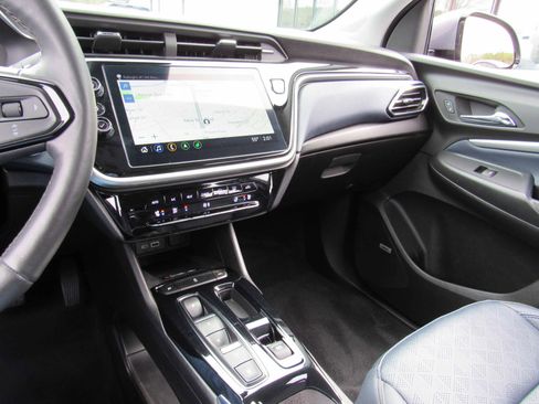 Used 2023 Chevrolet Bolt EUV Premier w/ Sun & Sound Package image 18