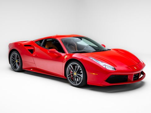 Used 2018 Ferrari 488 GTB RWD image 10