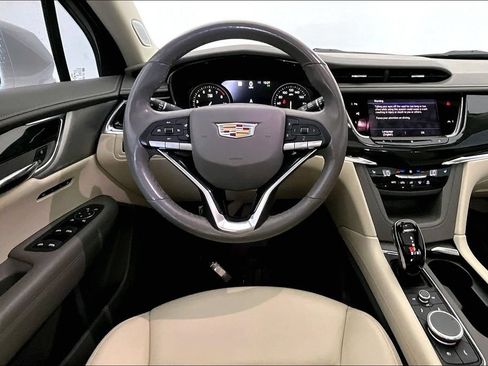 Used 2020 Cadillac XT6 Premium Luxury FWD image 6
