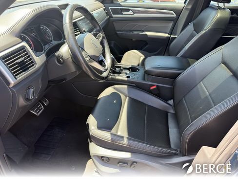 Used 2021 Volkswagen Atlas Cross Sport SE w/ Panoramic Sunroof Package FWD image 12