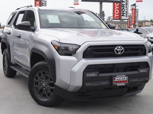 Certified 2025 Toyota 4Runner SR5 AWD/4WD image 2