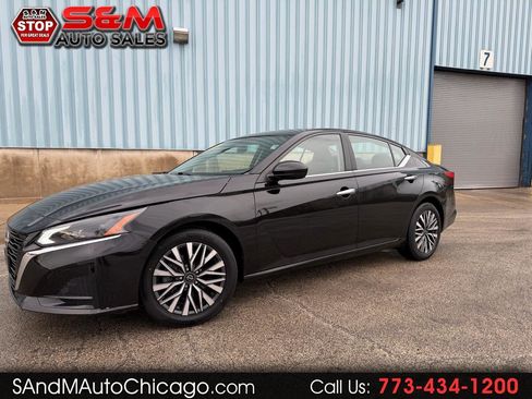 Used 2023 Nissan Altima 2.5 SV image 1
