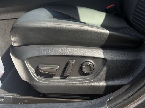 Used 2023 Toyota Camry SE FWD image 11