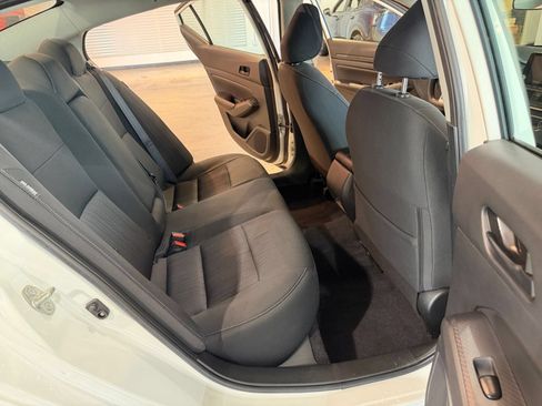 Used 2025 Nissan Altima 2.5 SV FWD image 35