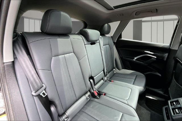 Used 2025 Audi Q5 Premium w/ Convenience Package AWD/4WD image 25