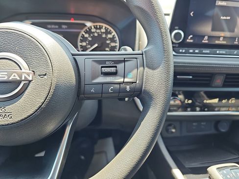 Used 2024 Nissan Rogue SV FWD image 22