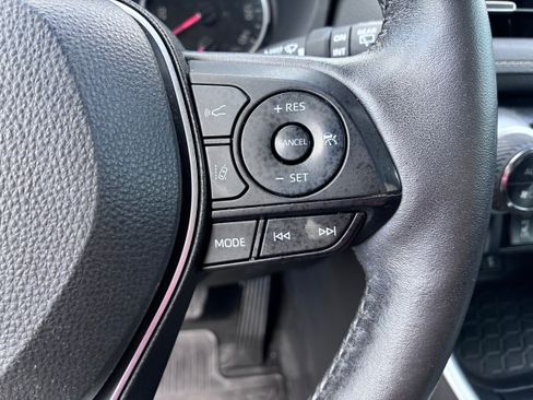 Used 2022 Toyota RAV4 XLE Premium AWD/4WD image 20