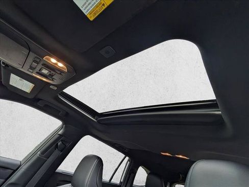 Used 2023 Toyota Highlander XSE AWD/4WD image 14