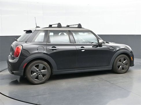 Used 2022 MINI Cooper 4-Door Hardtop image 8