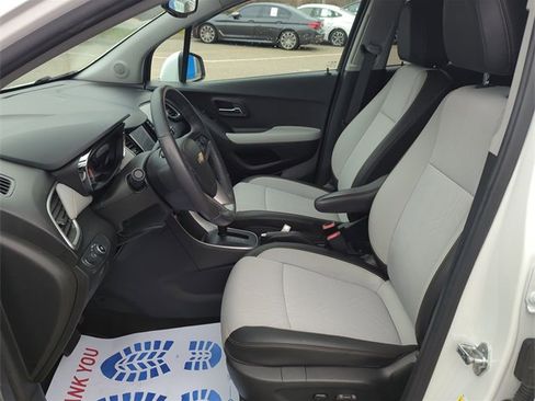 Certified 2022 Chevrolet Trax LT w/ LT Convenience Package image 19