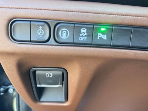Used 2023 Acura MDX SH-AWD w/ Technology Package image 16