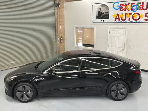 Used 2018 Tesla Model 3 Mid Range RWD image 8