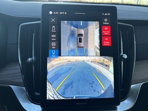 Used 2025 Volvo XC90 B6 Plus image 22