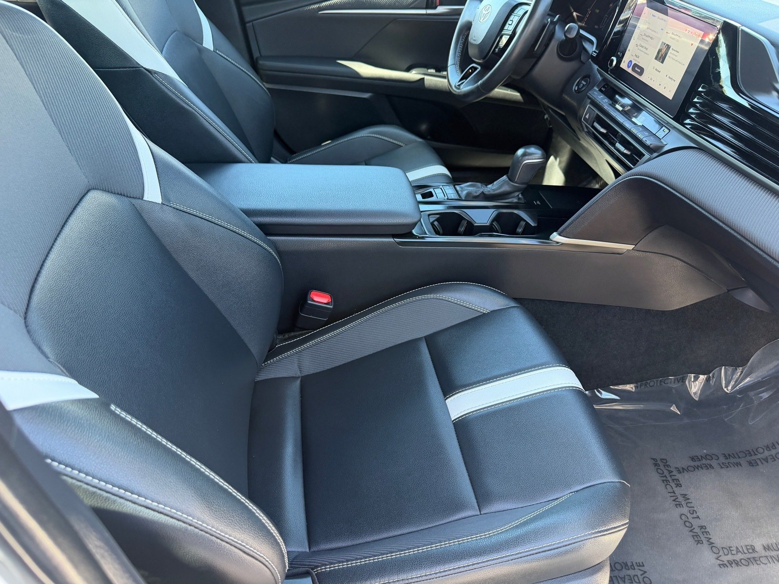 Used 2025 Toyota Camry SE FWD image 13