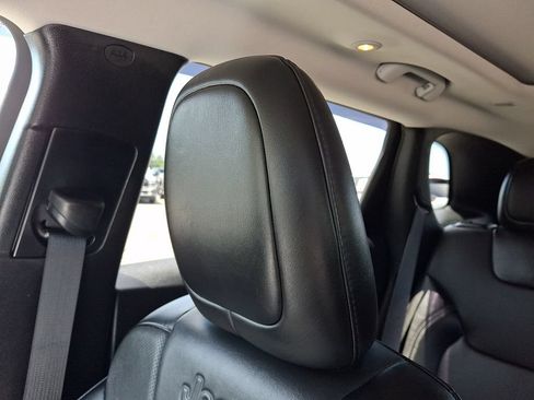 Used 2022 Jeep Cherokee Latitude Lux w/ Sun & Sound Group AWD/4WD image 18