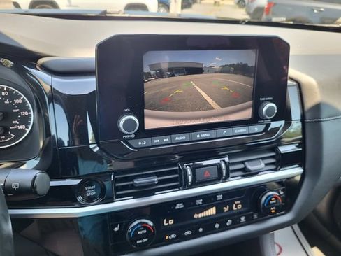 Used 2025 Nissan Pathfinder SV FWD image 19