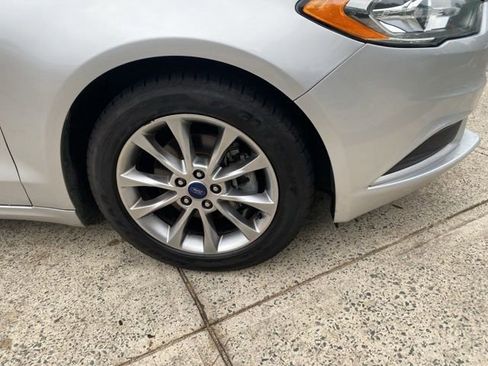 Used 2017 Ford Fusion SE FWD image 27